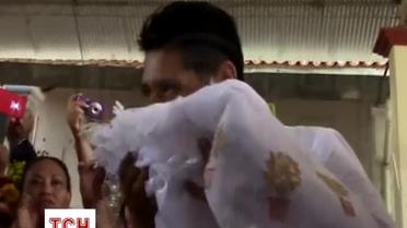 Мэр мексиканского городка женился на аллигаторе