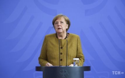 У жакеті кольору діжонської гірчиці: Ангела Меркель на пресконференції