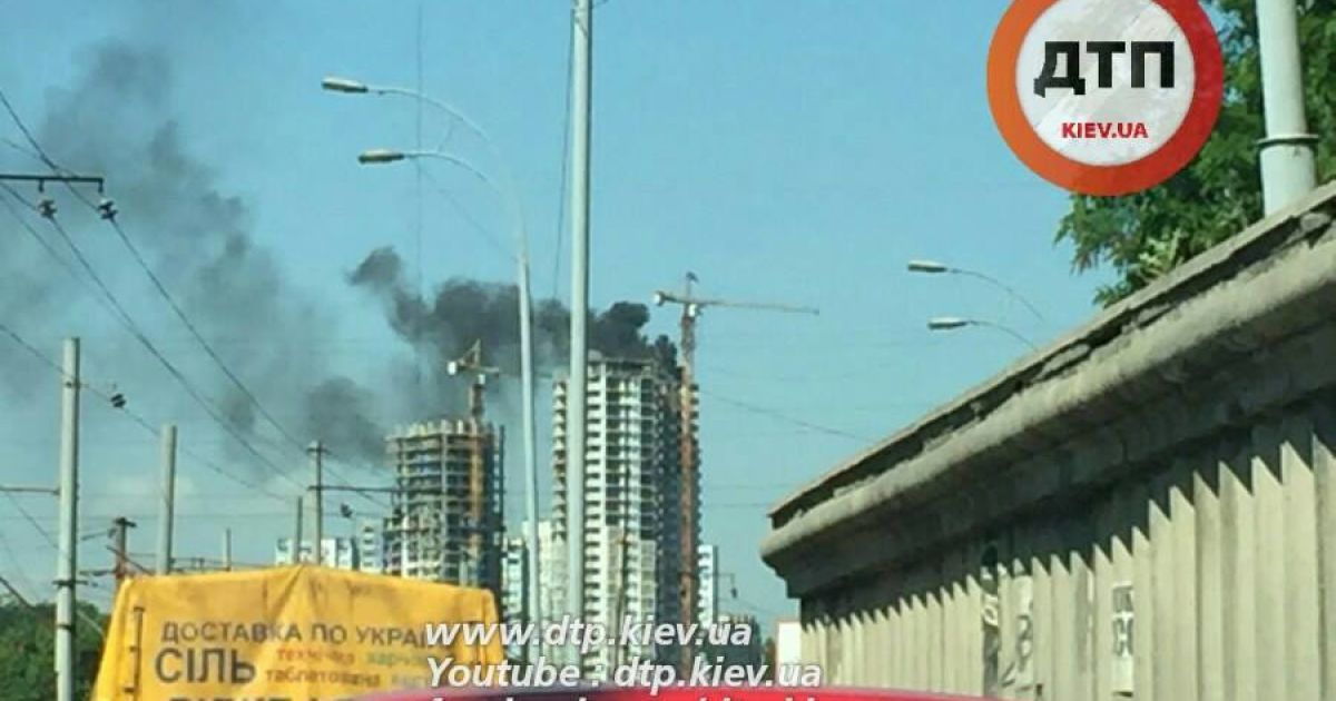 горить кран на кіквідзе_2 / © facebook.com/dtp.kiev.ua