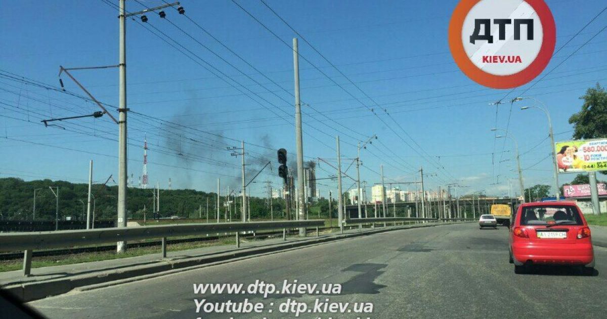 горить кран на кіквідзе_3 / © facebook.com/dtp.kiev.ua