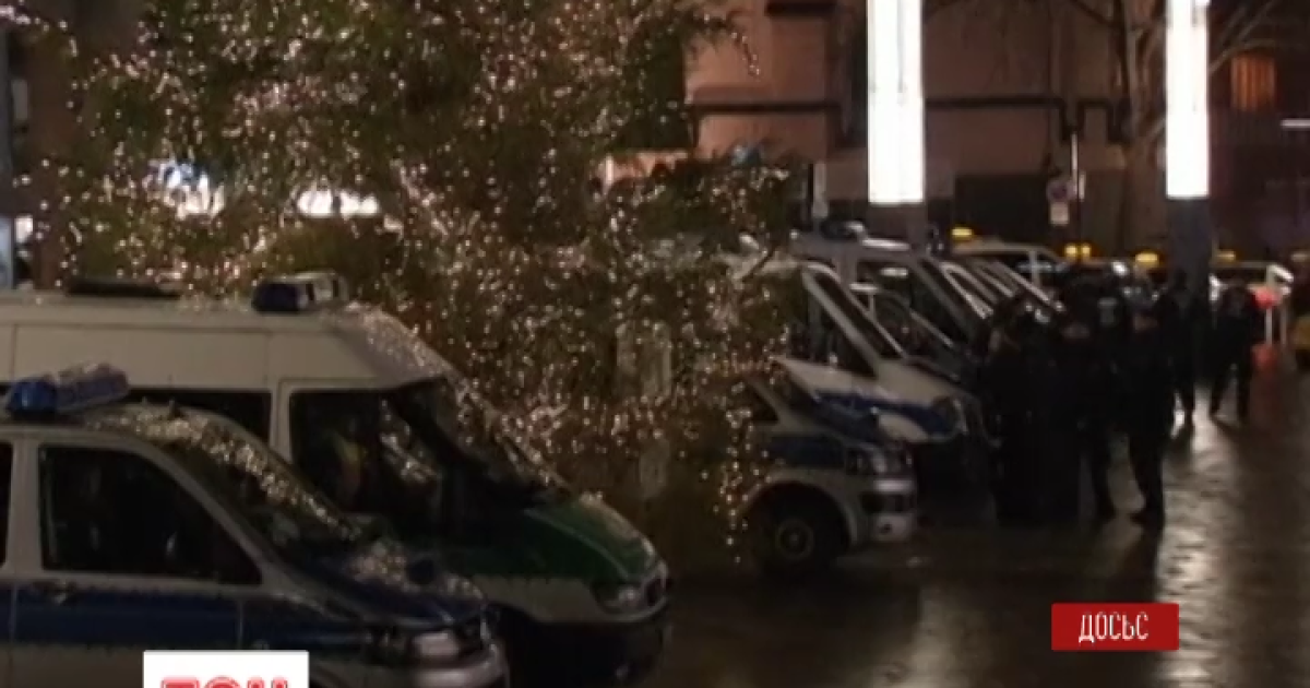 По словам очевидцев, нападавшие были похожи на "выходцев из арабских стран или Северной Африки".