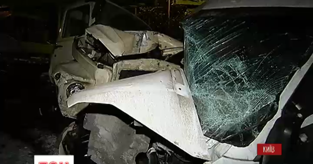 У ДТП постраждало щонайменше 11 людей.