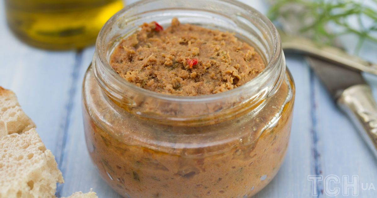 Паштет з курячої печінки з яблуками та вершками.