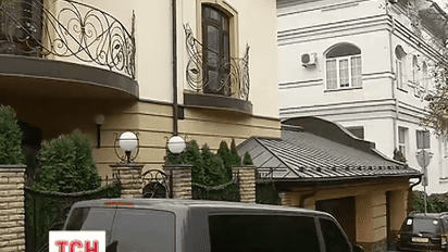 Журналісти ТСН розшукали в центрі столиці будинок матері Олени Лукаш