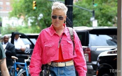 В розовой куртке и леопардовых ботинках: певица Пинк продемонстрировала яркий образ в Нью-Йорке