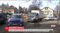 Десятки машин одновременно застряли в ямах на дорогах Черновцов