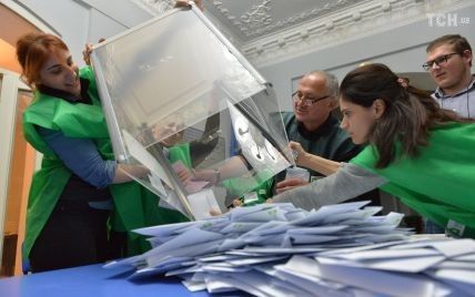 Экзит-поллы дают противоречивые данные о победителях выборов президента Грузии