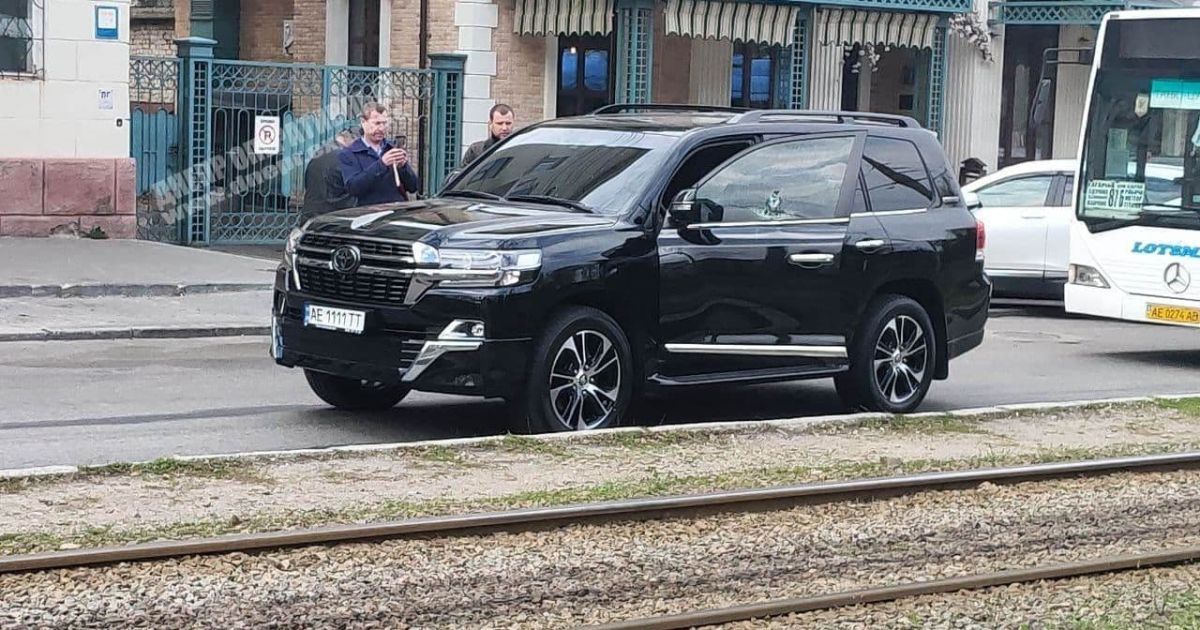 В центре Днепра киллер застрелил водителя Land Cruiser 200: видео момента