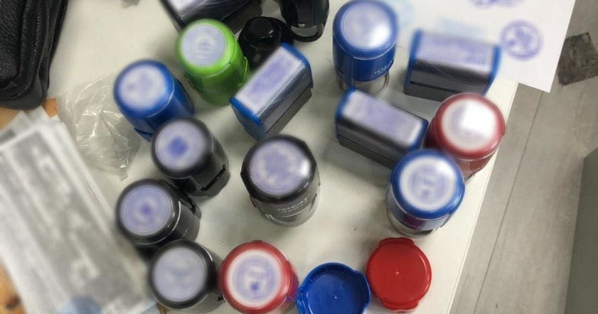 У Харківській області угруповання на мільйони гривень продавало фейкові результати ПЛР-тестів і сертифікати вакцинації