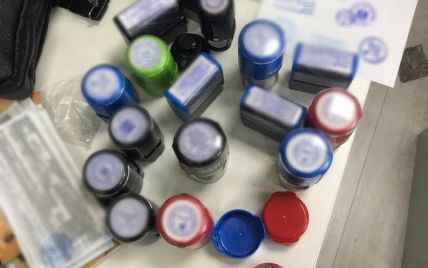 В Харьковской области группировка на миллионы гривен продавала фейковые результаты ПЦР-тестов и сертификаты вакцинации