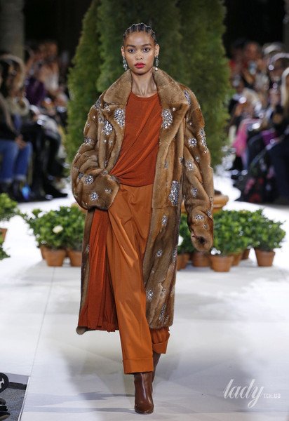 Коллекция Oscar De La Renta прет-а-порте сезона осень-зима 2019-2020 / © East News