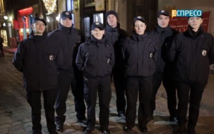 Співоча львівська поліція привітала українців з Різдвом стародавньою колядкою