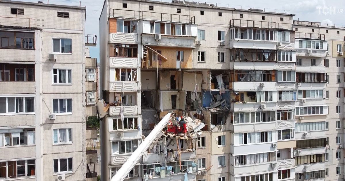 Пострадавшие от взрыва на Позняках получили новые квартиры - Зеленский