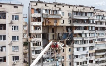 Опознал сосед: под завалами дома в Киеве нашли тело 53-летнего мужчины