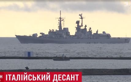 Итальянский военный корабль поднял украинский флаг в Одессе