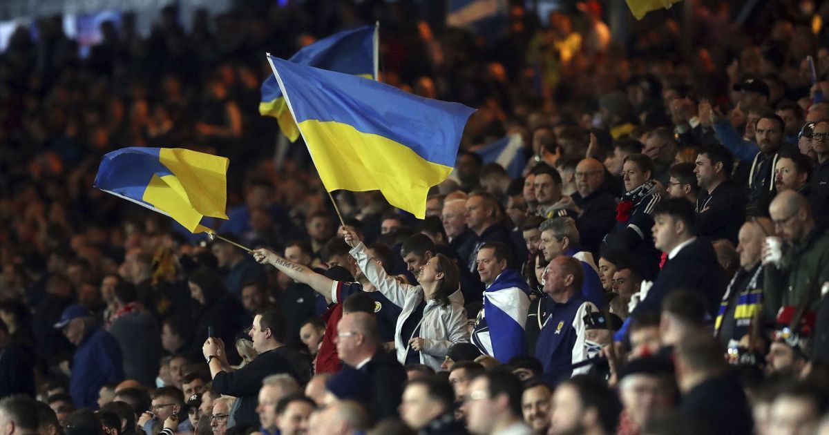 Скандал у Лізі конференцій: литовським уболівальникам заборонили вивісити прапор України, бо він є "загрозою безпеки"