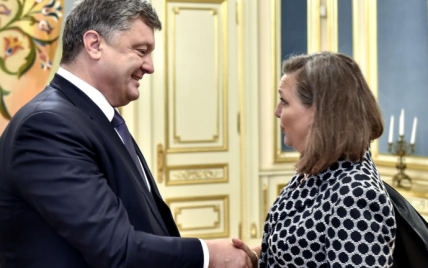 Порошенко обсудил с Нуланд ситуацию на Донбассе