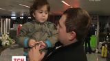 В Україну повернувся врятований глядачами ТСН 4-річний Андрійко Свірнюк