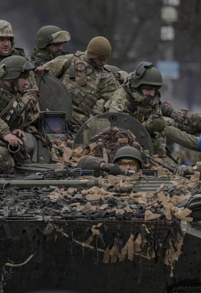 Все для победы: во Львове школьники вместо выпускного бала организовали сбор средств для ВСУ