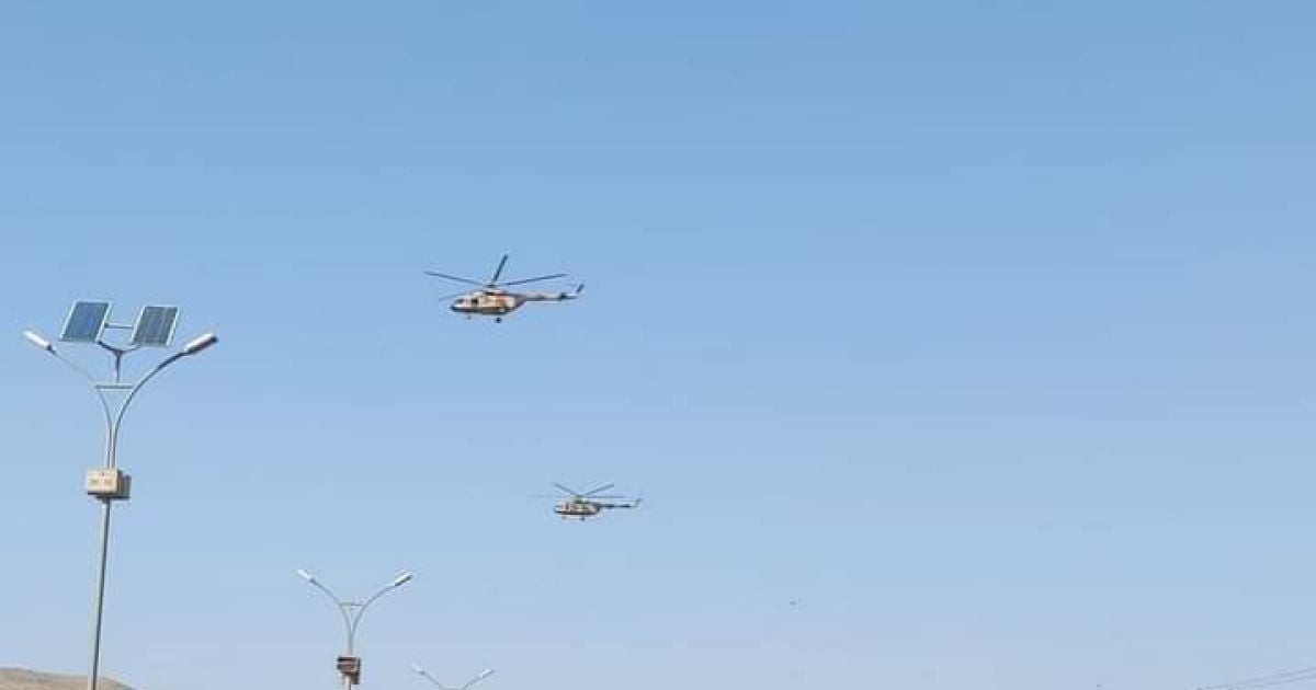 Талибы патрулируют Афганистан на вертолетах США: к одному из них был привязан человек