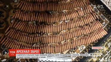 Тротил, набої, конопля: на Вінниччині у депутата сільради знайшли зброю та наркотики