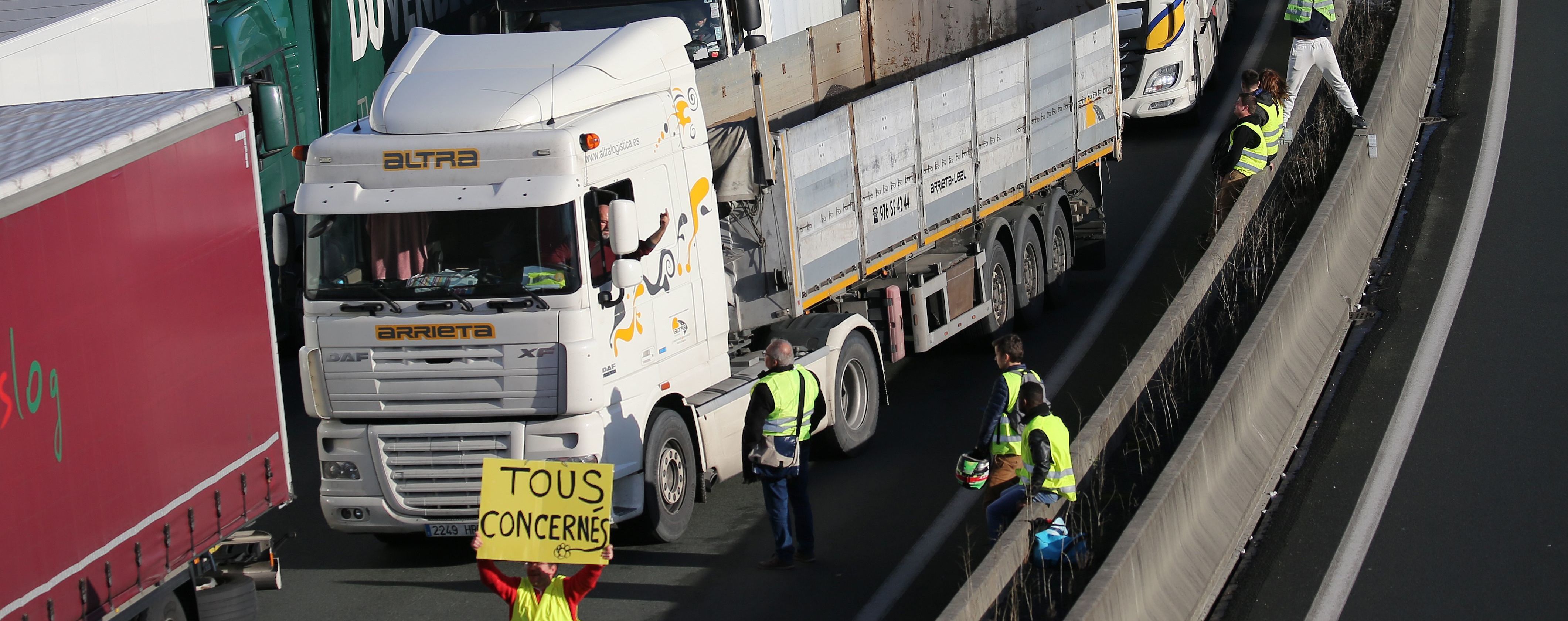 Вантажівка збила учасника протестів "жовтих жилетів" у Бельгії