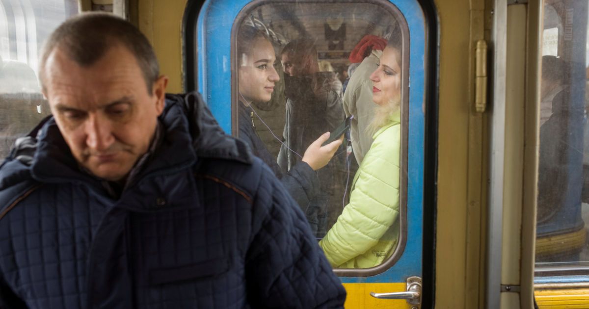 У Києві зупинялась червона гілка метро