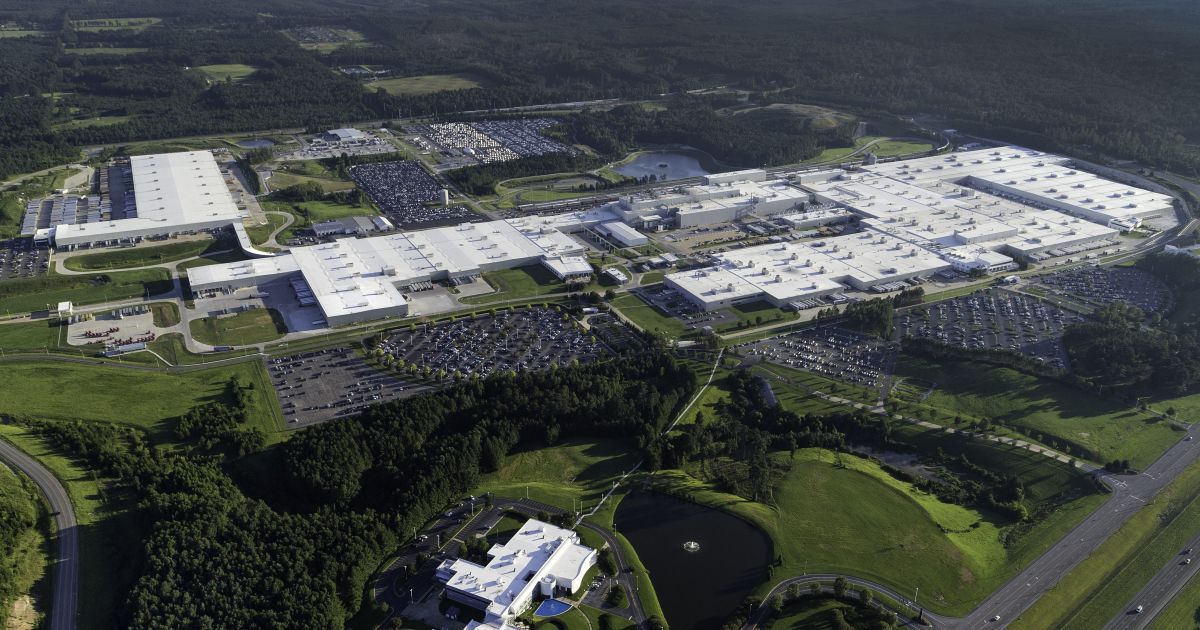 Mercedes-Benz строит мегазавод по производству батарей в США