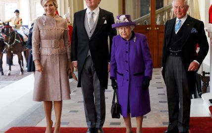 Ефектні виходи: королева Максима і королева Єлизавета II на урочистому заході в Букінгемському палаці