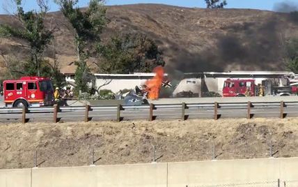 Появилось видео посадки в США самолета с эмблемой "Вермахта", который загорелся после приземления на шоссе