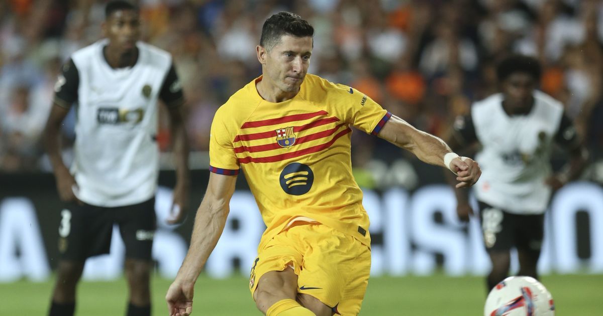 Роберт Левандовські в матчі "Валенсія" – "Барселона"