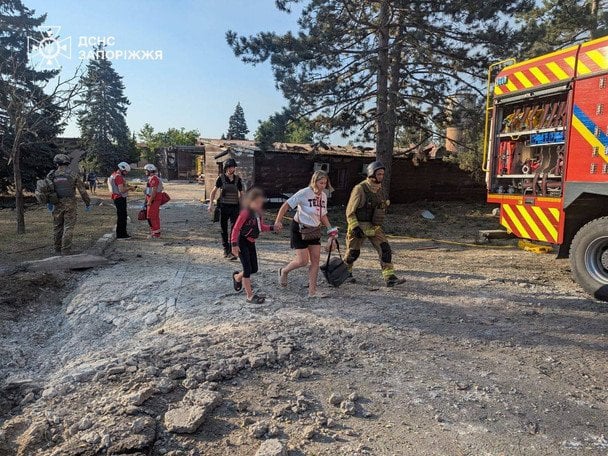 Наслідки атаки на базу відпочинку в Запорізькому районі / © ДСНС