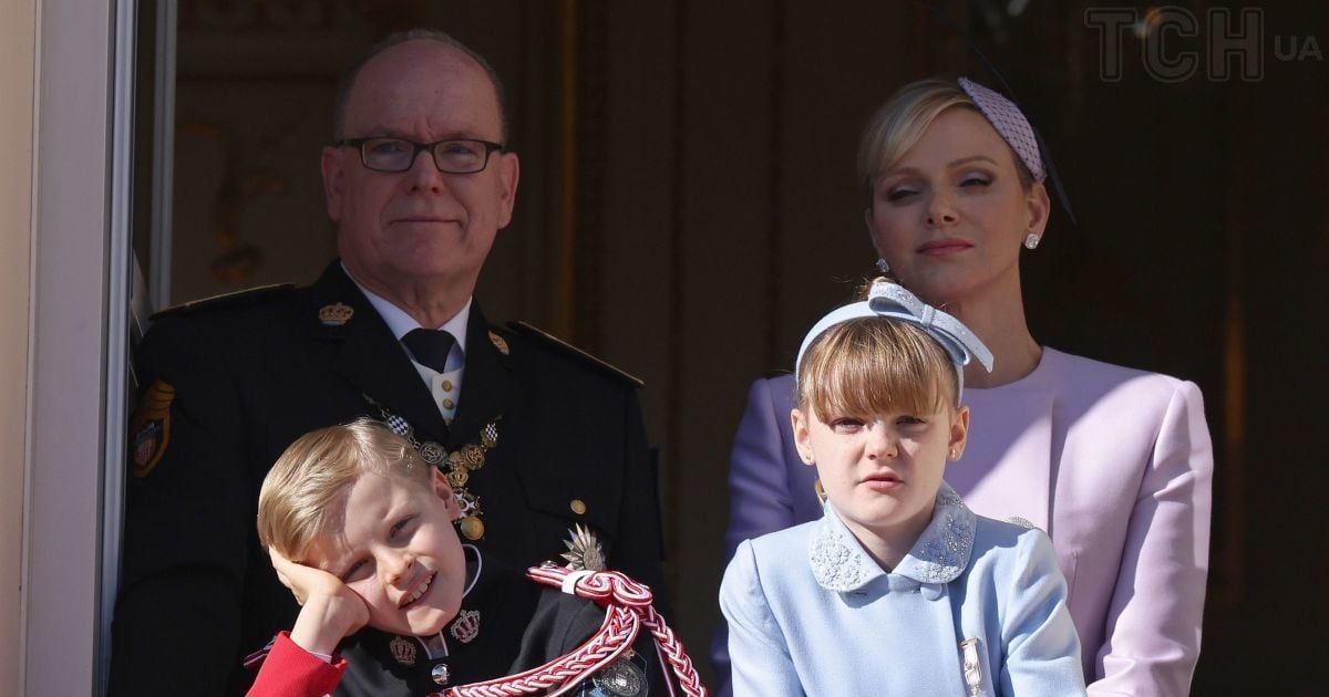 Княгиня Шарлін та князь Альбер II з дітьми Жаком та Габріеллою