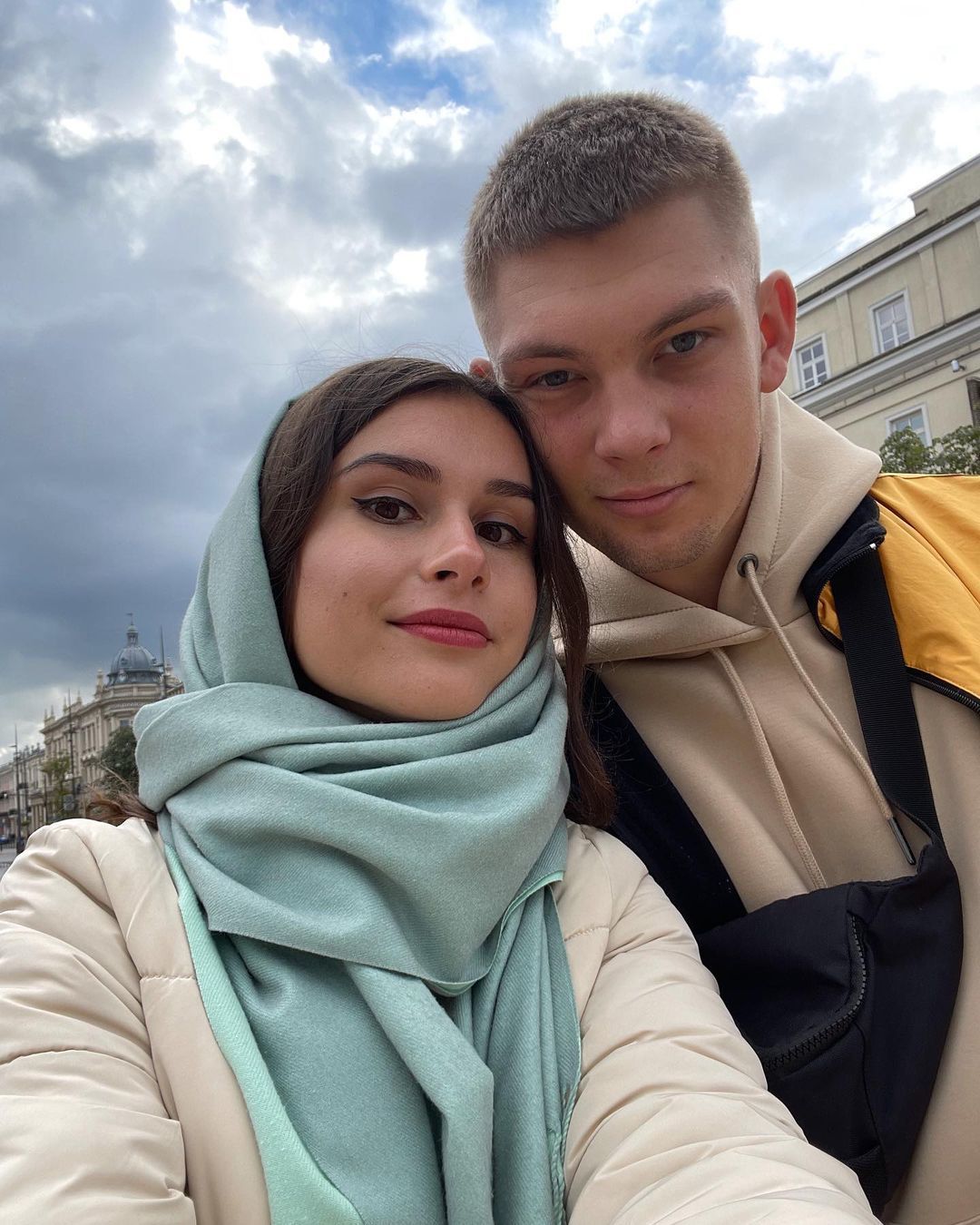 Виталий Дужик из Калушского оркестра с невестой / © instagram.com/vietalduzhyk