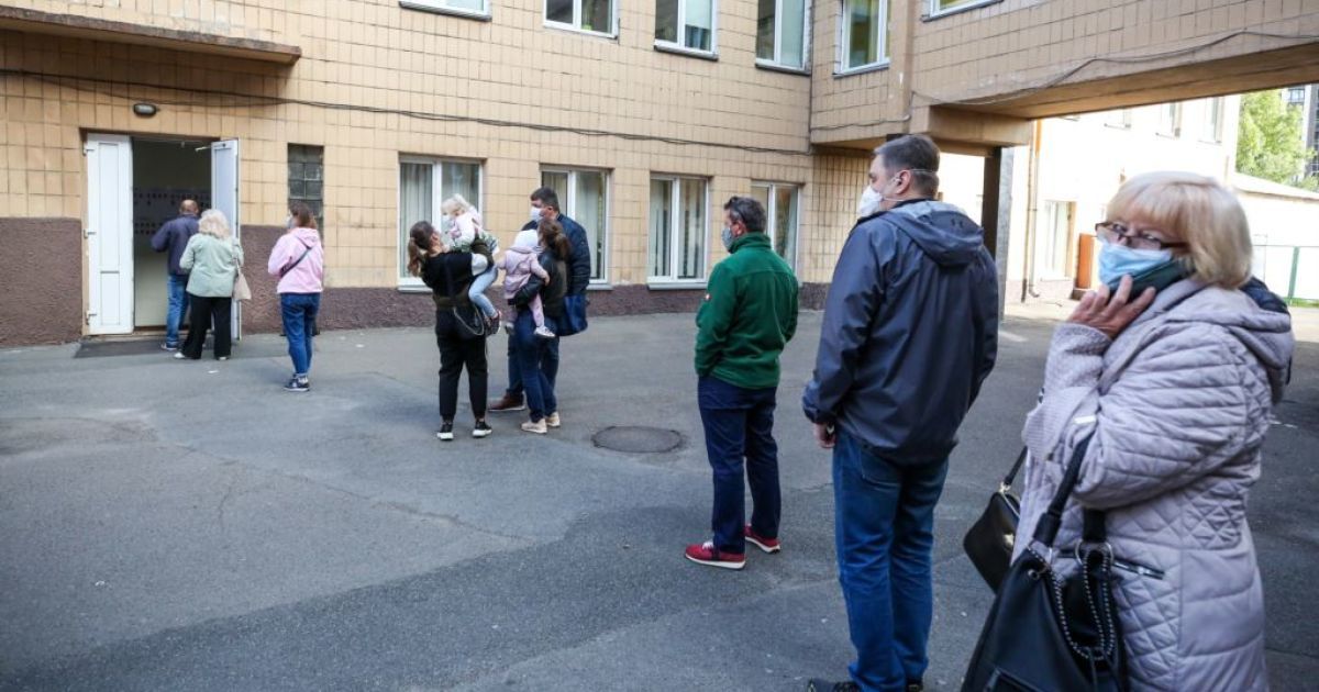 Под Киевом наблюдатели зафиксировали пронумерованные бюллетени и контрольные талоны фото