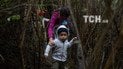 Через хащі та на саморобних плотах: як мігранти намагаються нелегально перетнути кордон США