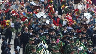 церемонія прощання із загиблими в Керчі_12 / © Reuters