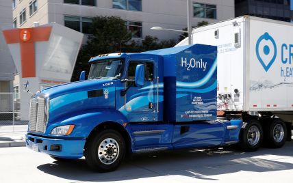Експерти назвали безглуздою розробку вантажівок на електриці та водні
