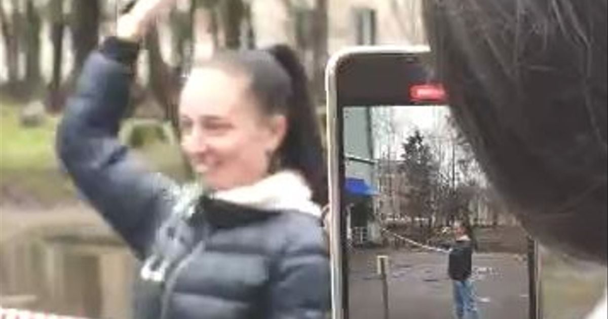 Шашкою рубали пляшки: сім'ї мобілізованих росіян своєрідно позбавляли агресії (відео)