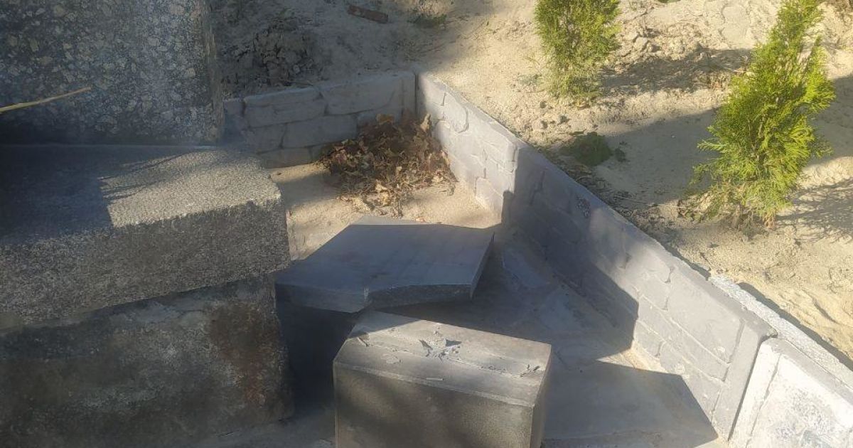 Під Києвом вандали пошкодили пам'ятник жертвам Голокосту