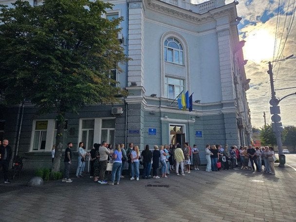 Скандал в Житомире: педагоги вышли на протест из-за нового директора лицея и сделали резкое заявление