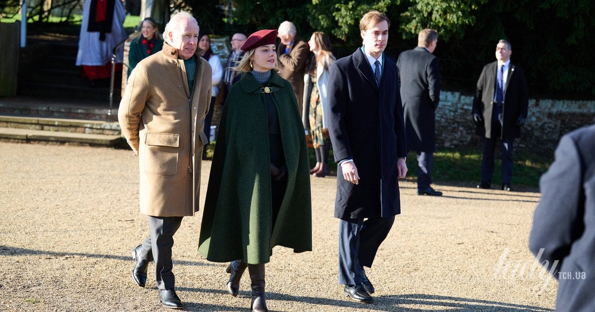 Леді Маргарита Армстронг-Джонс з батьком Девідом та братом Чарльзом