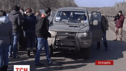Трех украинских заложников освободили из плена боевиков