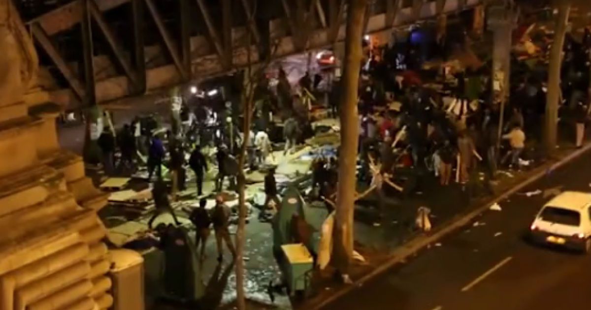 Сотни беженцев устроили погромы в Париже