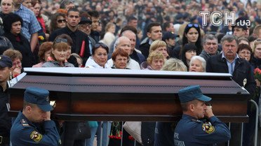 церемонія прощання із загиблими в Керчі_4 / © Reuters