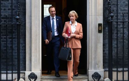 У костюмі лососевого кольору: новий образ лідера британської палати громад