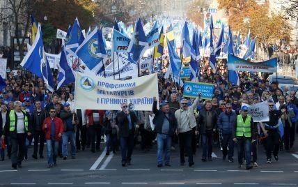 Центр Киева остановился в огромных пробках из-за многотысячного протеста профсоюзов