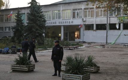 Трагедія у Керчі: перед стріляниною Рослякова помітили у компанії двох невідомих у військовій формі