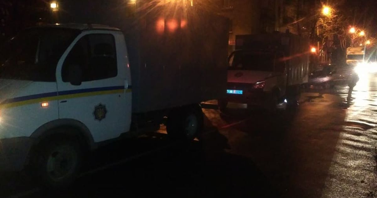 На Полтавщине конвойное авто с арестантами столкнулось с легковушкой