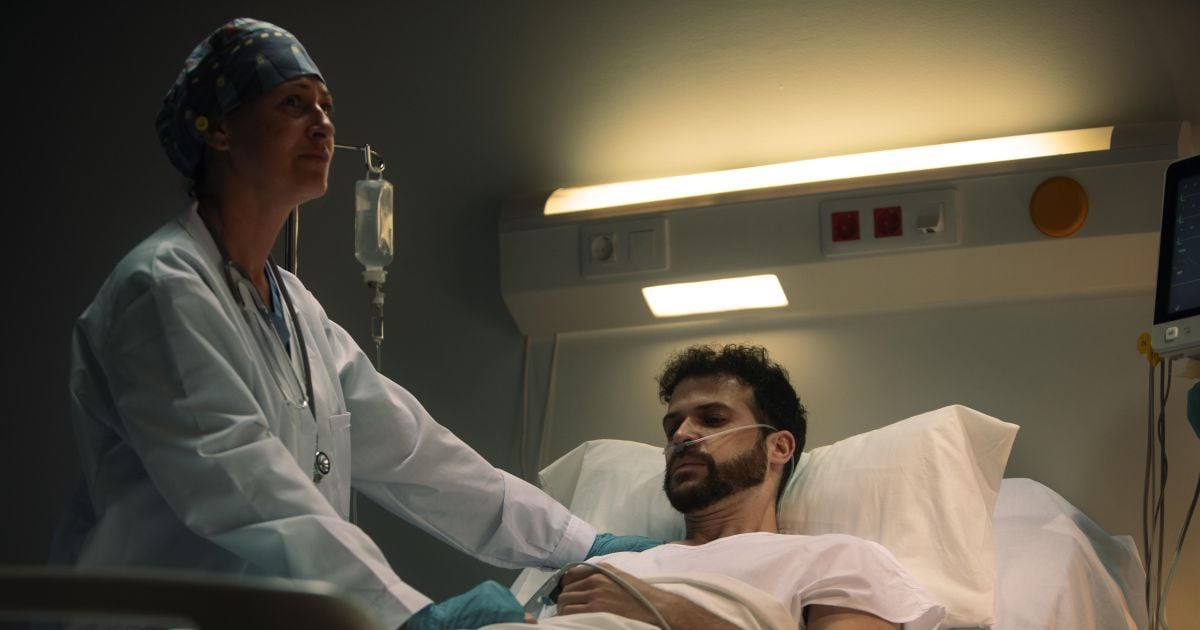 Чоловік у лікарні